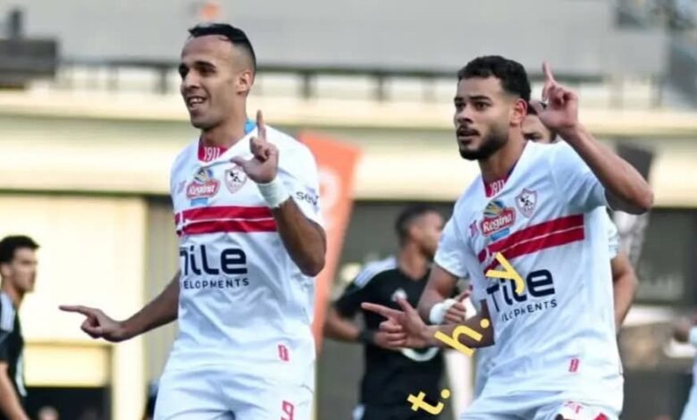 ناصر منسي ودونجا لاعبي الزمالك يحتفلان بالهدف