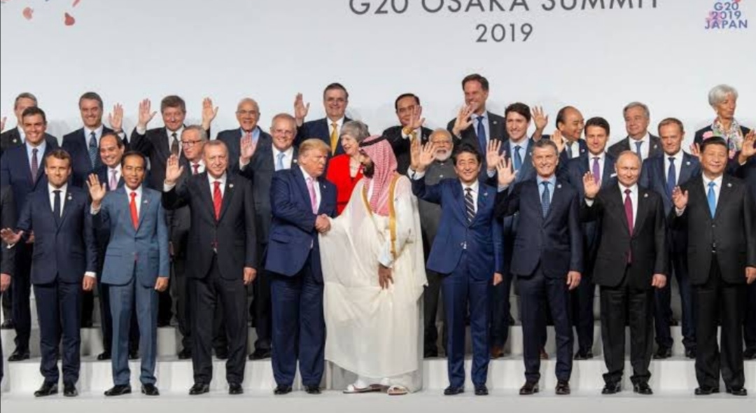ولي العهد السعودي رفقه ترامب وبوتين بالرياض