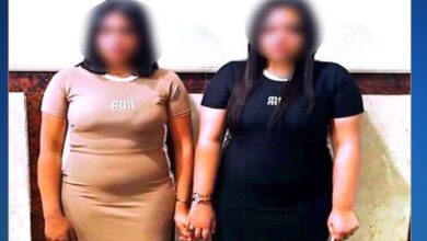 السيدتين عقب القبض عليهم