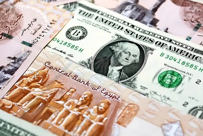 الدولار امام الجنية المصري أرشفية