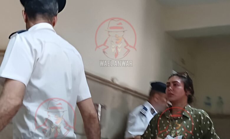 هدير عبدالرازق داخل المحكمة