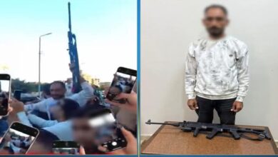 أحد انصار المرشح عقب ضبطه