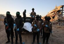 حركة حماس تعثر علي جثمان بغزة