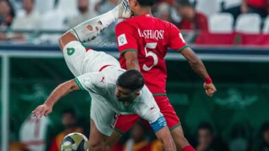 تدخل عبدالرازق حمدالله العنيف علي لاعب منتخب عمان