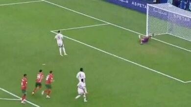 لاعب المنتخب السعودي يهدر ضربة جزاء