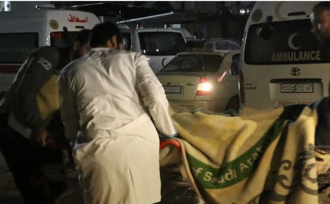 نقل مصابين بمدينة حلب أرشيفية