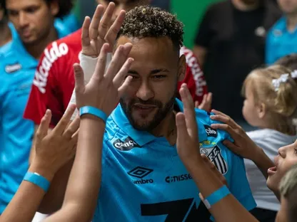 نيمار يحتفل بتسجيل هاتريك