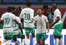 لاعبي منتخب السنغال يحتفلون بالهدف