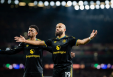 لاعبي اليونايتد يحتفلون بالهدف