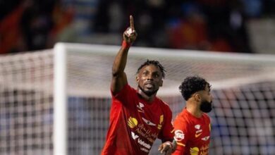 لاعب القادسية يحتفل بالهدف