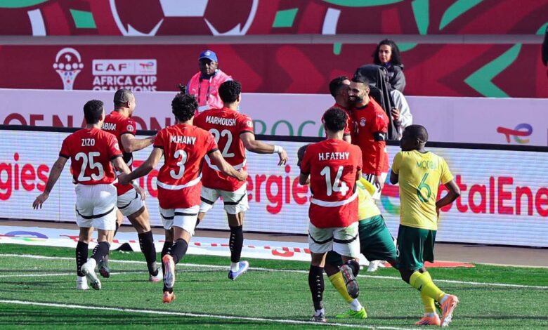 لاعبي منتخب مصر يحتفلون بالهدف الثاني