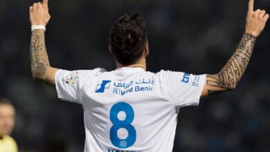 نيفيز يحتفل بالهدف