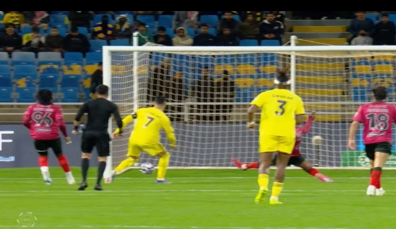 رونالدو يسجل الهدف الاول