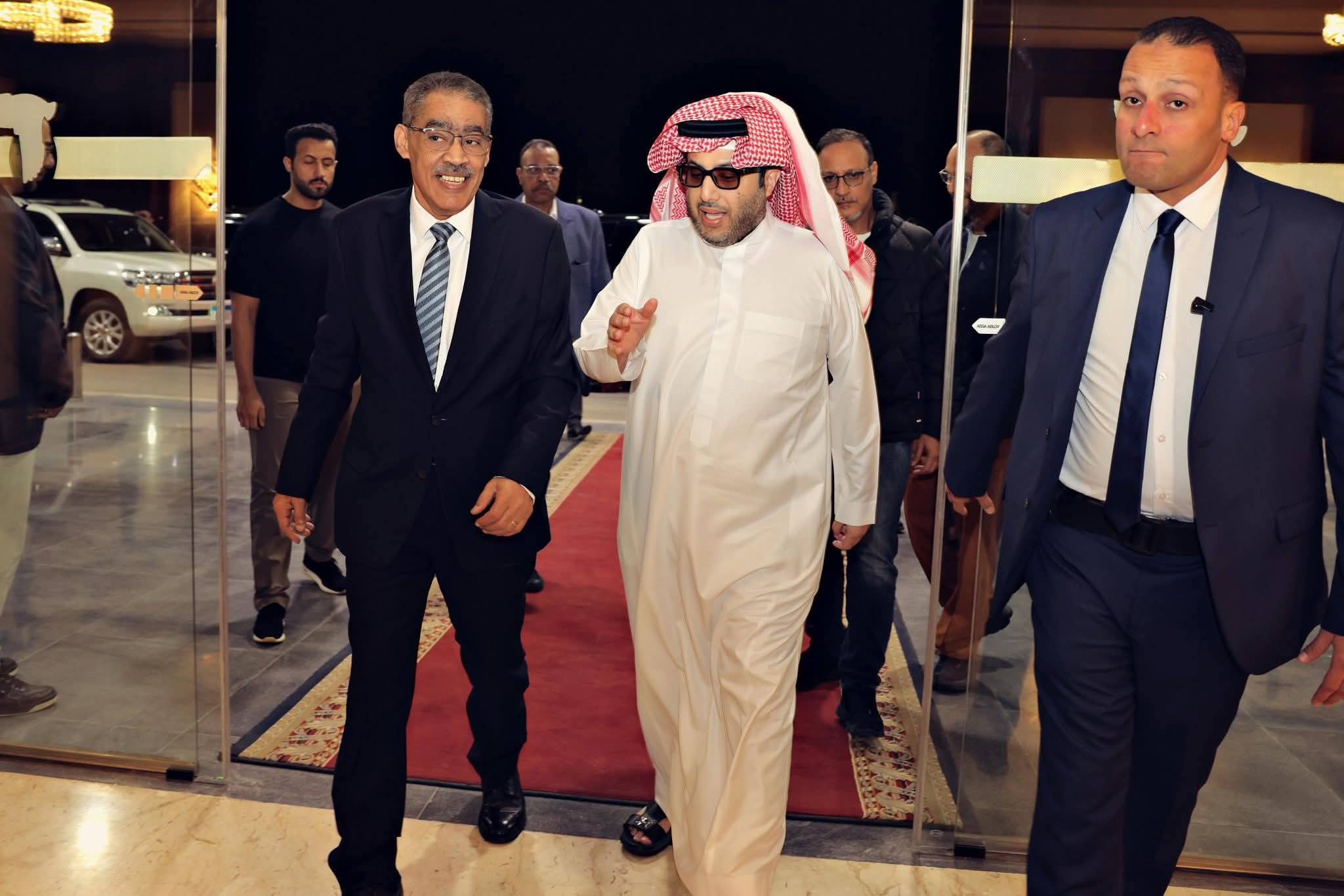 المستشار تركي ال شيخ ووزير الإعلام في استقباله