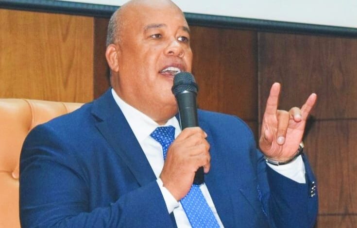 أيمن العشري غرفة القاهرة