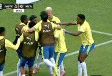 لاعبي صن داونز يحتفلون باهدف