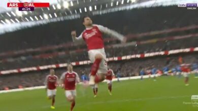 مارتن لاعب أرسنال يحتفل بالهدف