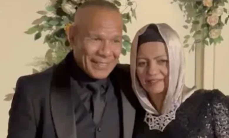 الشحات مبروك وزوجته