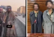 المتهمان عقب القبض عليهم