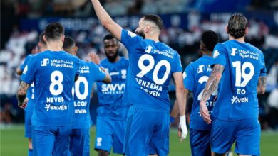 كريم بنزيما يحتفل بالهدف