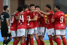 لاعبي الاهلي يحتفلون بالهدف