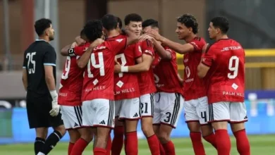 لاعبي الاهلي يحتفلون بالهدف