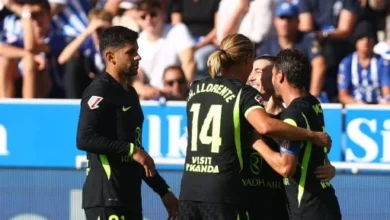 لاعبي اتليتكو مدريد يحتفلون بالهدف