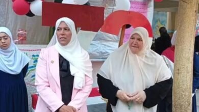 الدكتورة إيمان هاشم عميدة المعهد والدكتورة رقية عبدالله مديرة إدارة شمال التعليمية