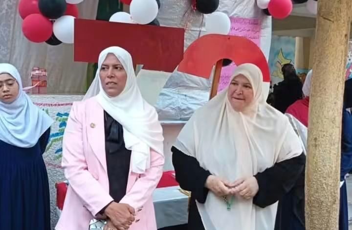 الدكتورة إيمان هاشم عميدة المعهد والدكتورة رقية عبدالله مديرة إدارة شمال التعليمية